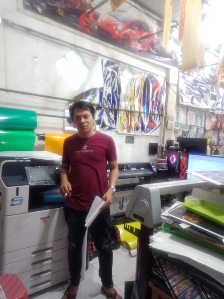 outlet-ukm-sticker-ablam-768×1024